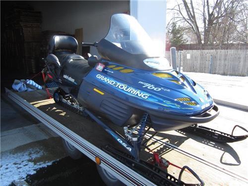 Product picture Ski-Doo Grand Touring 700 SE 2000 PDF Shop Manual Download